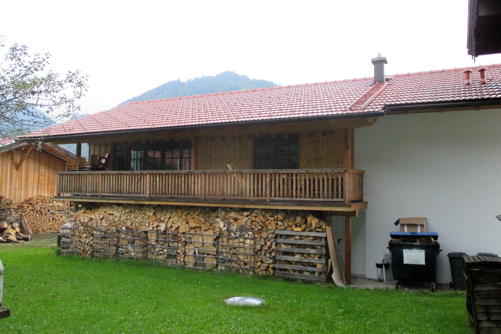 Aufstockung mit Holzbalkon
