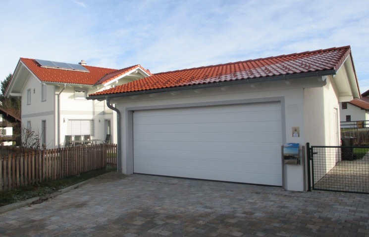 Einfamilienhaus - Garage mit Sectionaltor