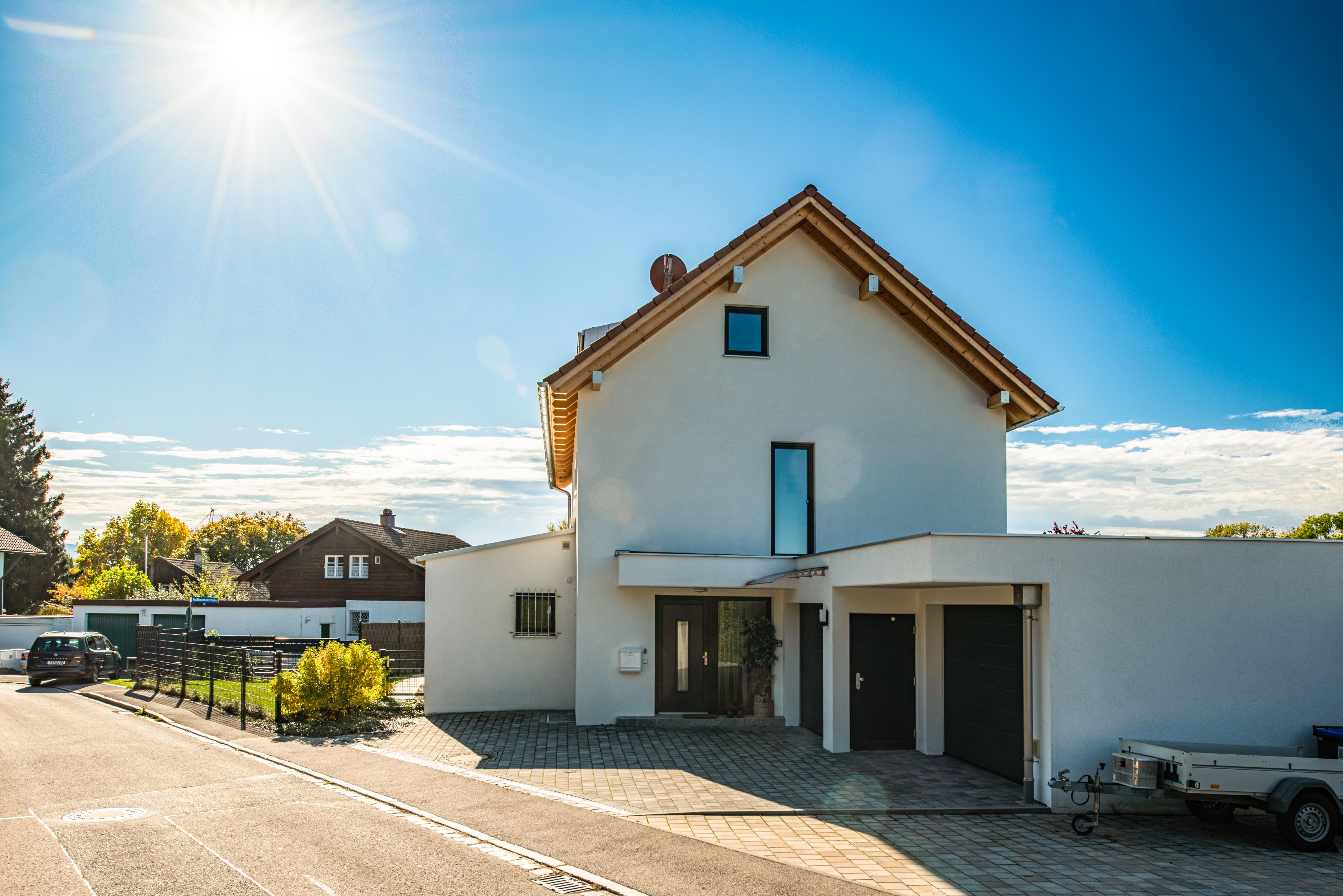 Einfamilienhaus im Sonnenschein