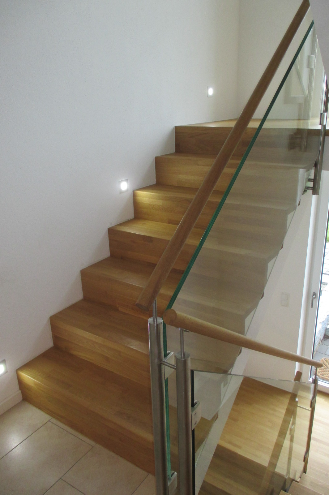 Einfamilienhaus - Treppe mit Beleuchtung