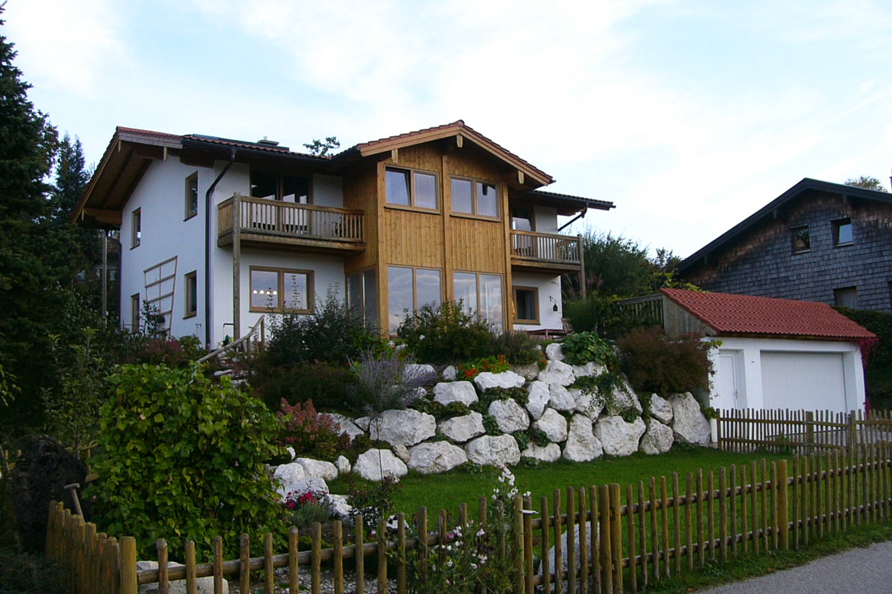 Natursteinmauer - Einfamilienhaus