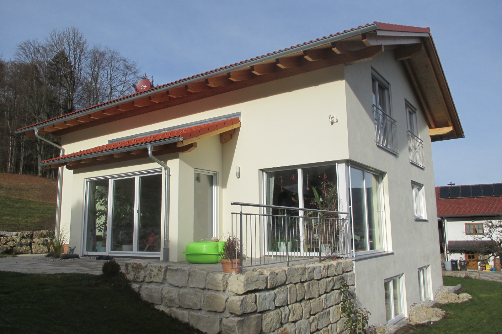 Einfamilienhaus in Hanglage + Edelstahl-Absturzgeländer