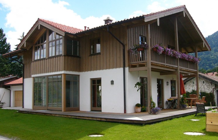 Einfamilienhaus, ländlich mit Holzterrasse