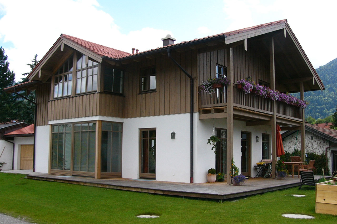 Einfamilienhaus, ländlich mit Holzterrasse