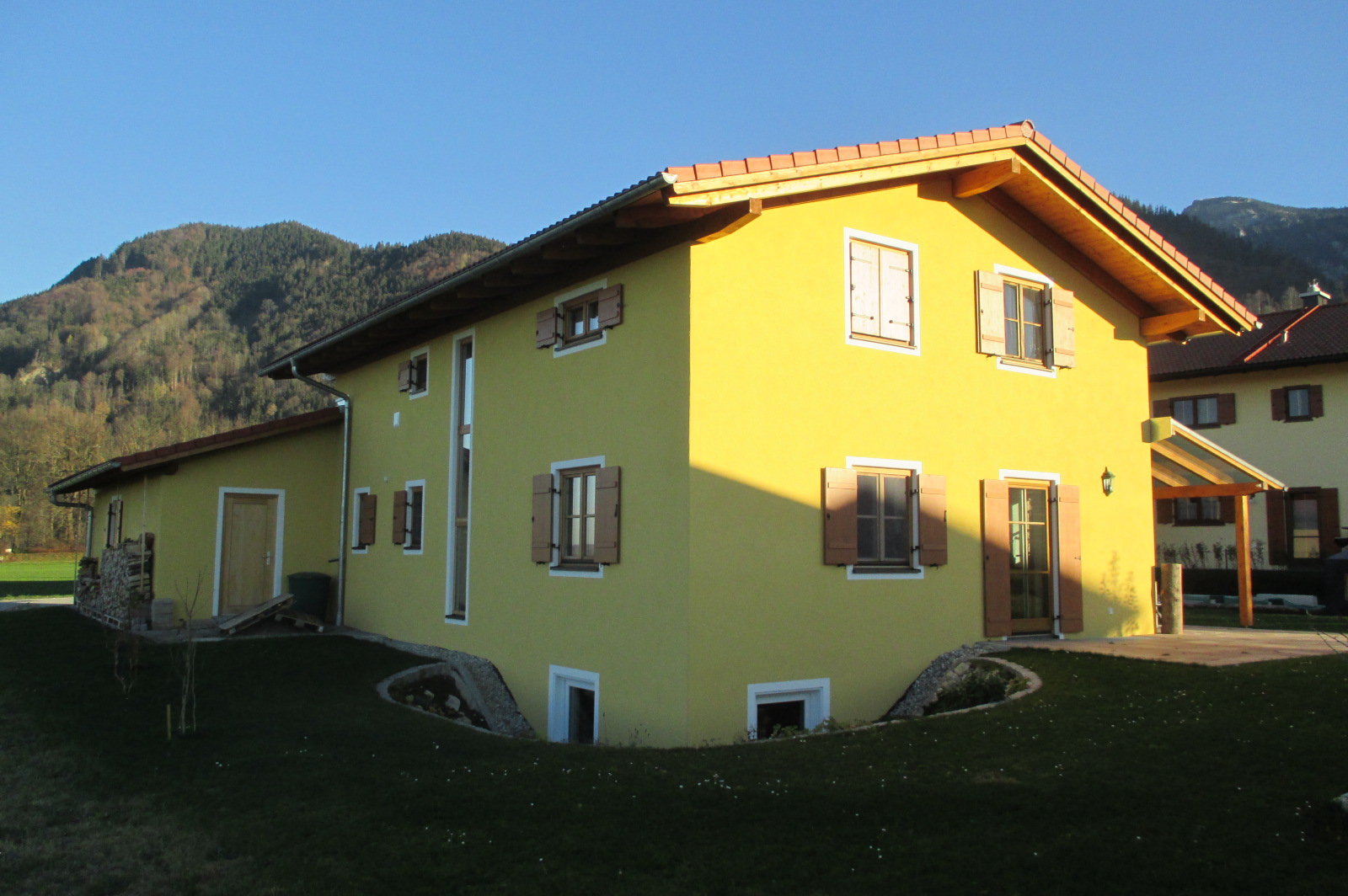 Einfamilienhaus mit Lichtgraen