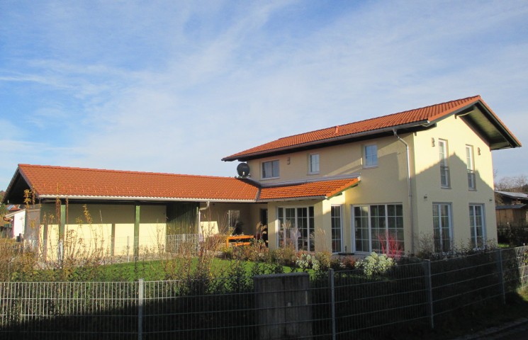 Einfamilienhaus mit Carport