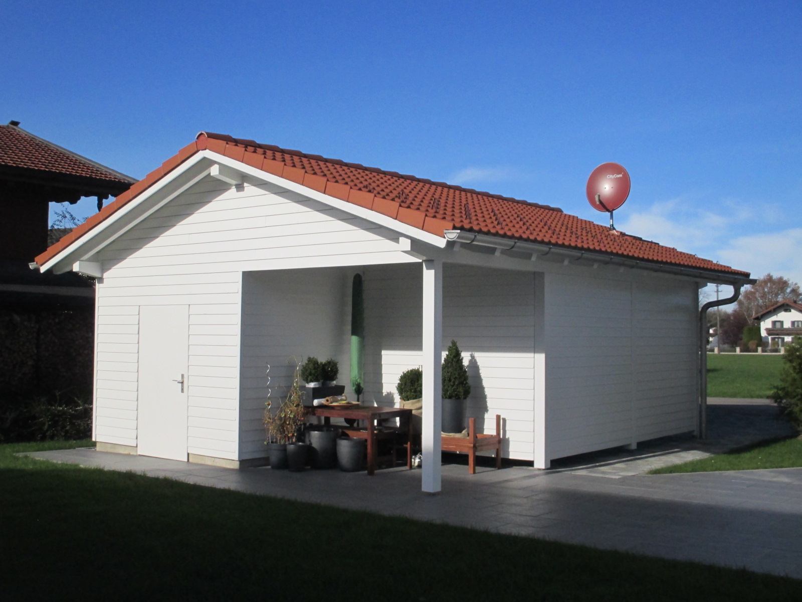 Modernes Doppelhaus mit Garage