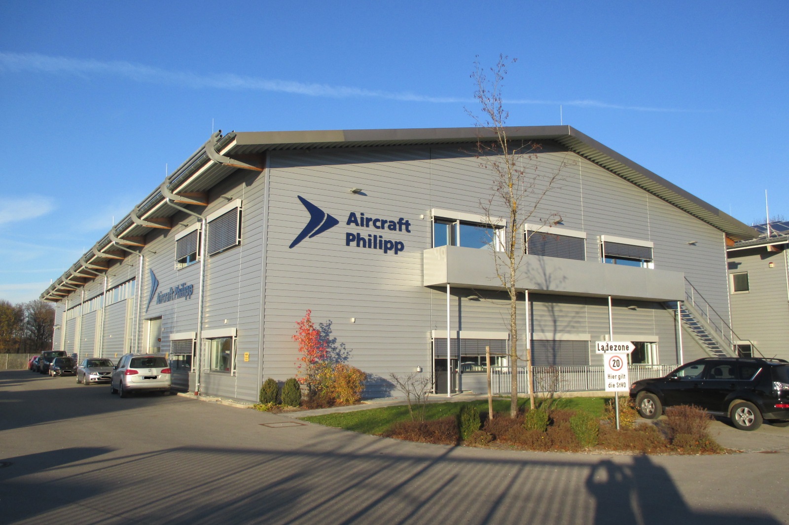 Aircraft Philipp in Übersee Gewerbehalle