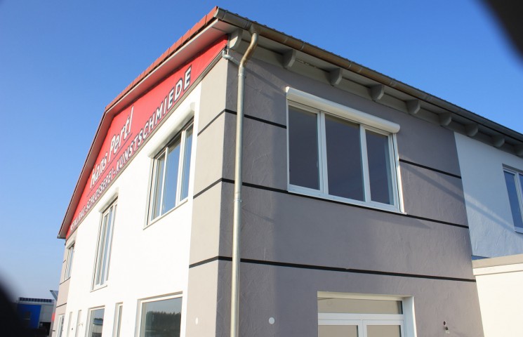 Gewerbehalle der Schlosserei Pertl im Chiemgau