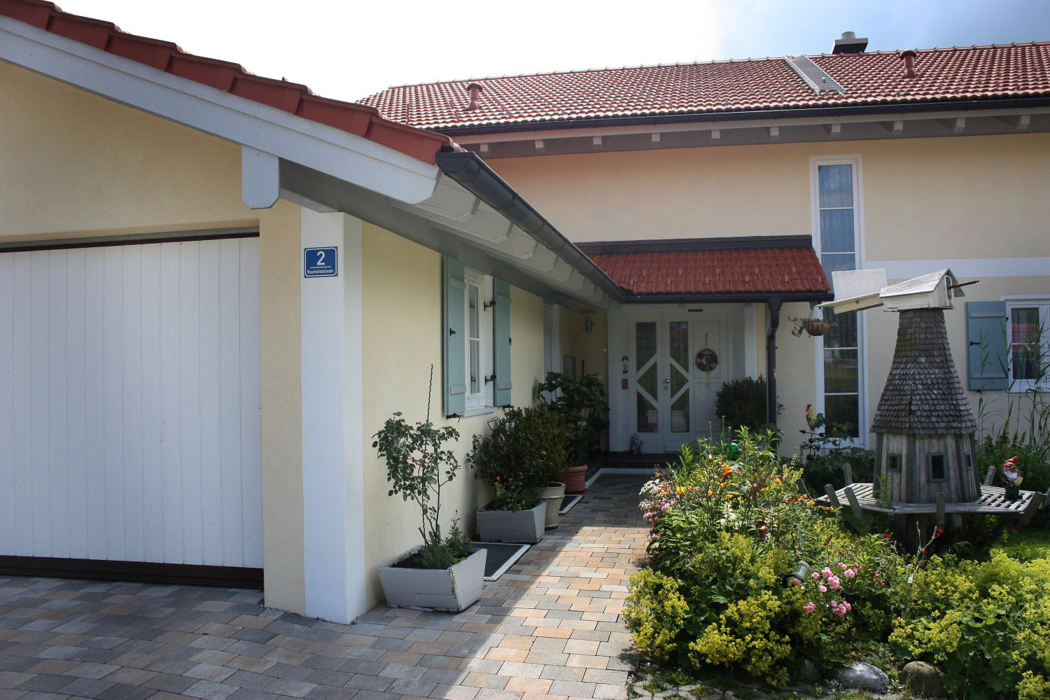 Betonsteinpflaster - Einfamilienhaus