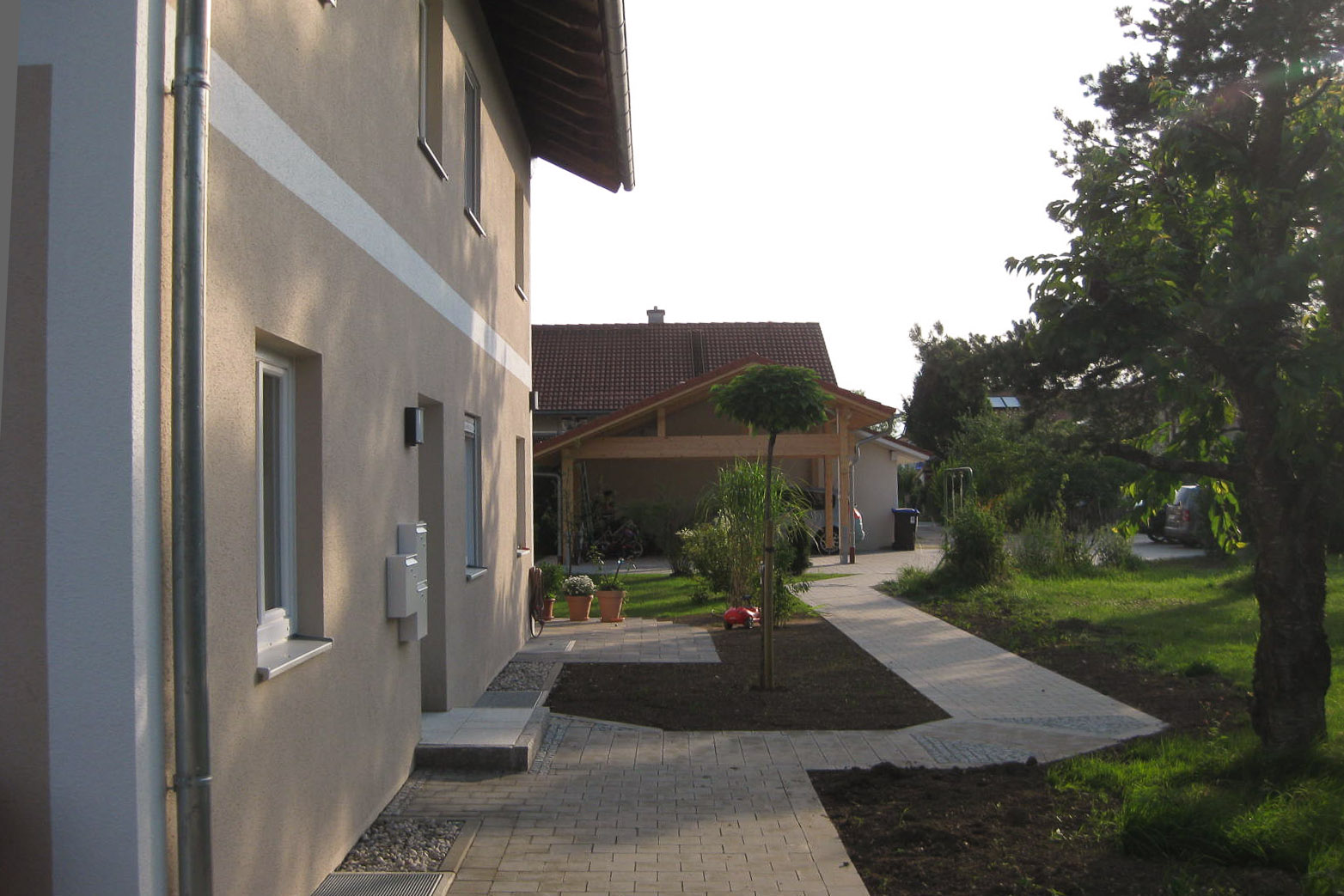Weg zur Haustüre - Mehrfamilienhaus