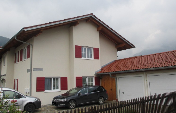 Mehrfamilienhaus - Garagenzufahrt