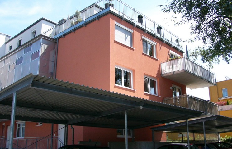 Mehrfamilienhaus in der Stadt