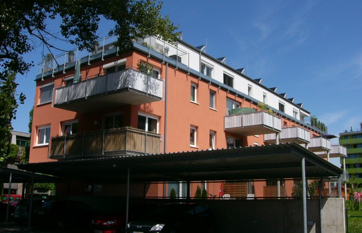 Mehrfamilienhaus in der Stadt