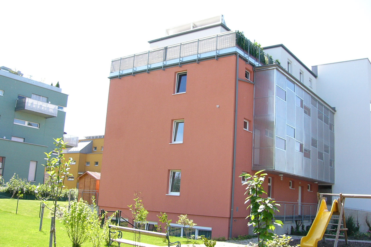 Mehrfamilienhaus in der Stadt