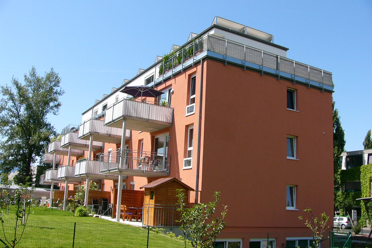 Mehrfamilienhaus in der Stadt