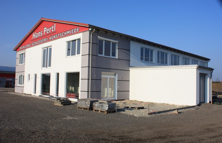 Gewerbehalle der Schlosserei Pertl im Chiemgau