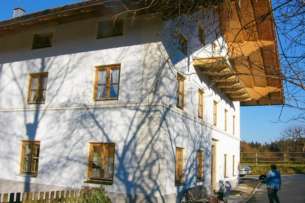 Sanierte Fassade - Wohnhaus