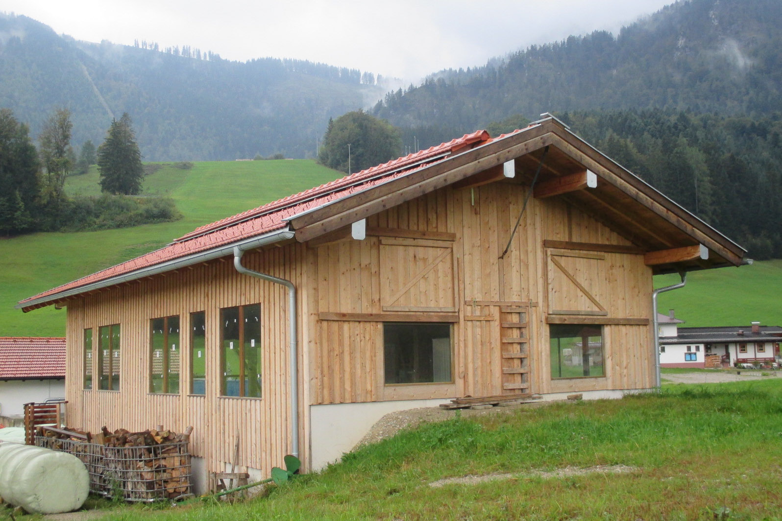 Stall in Hanglage