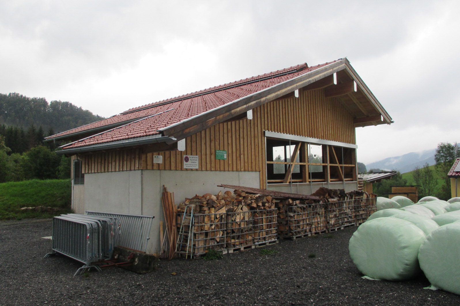 Stall in Hanglage