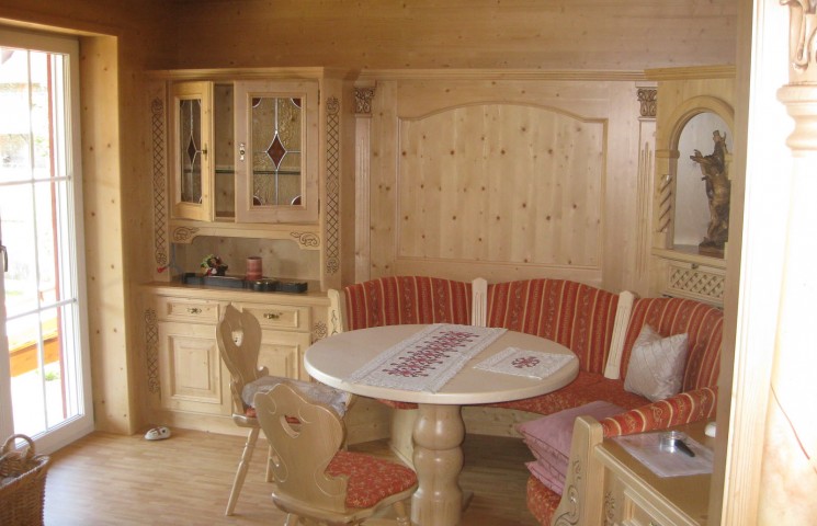 Mehrfamilienhaus - Stube in Holz