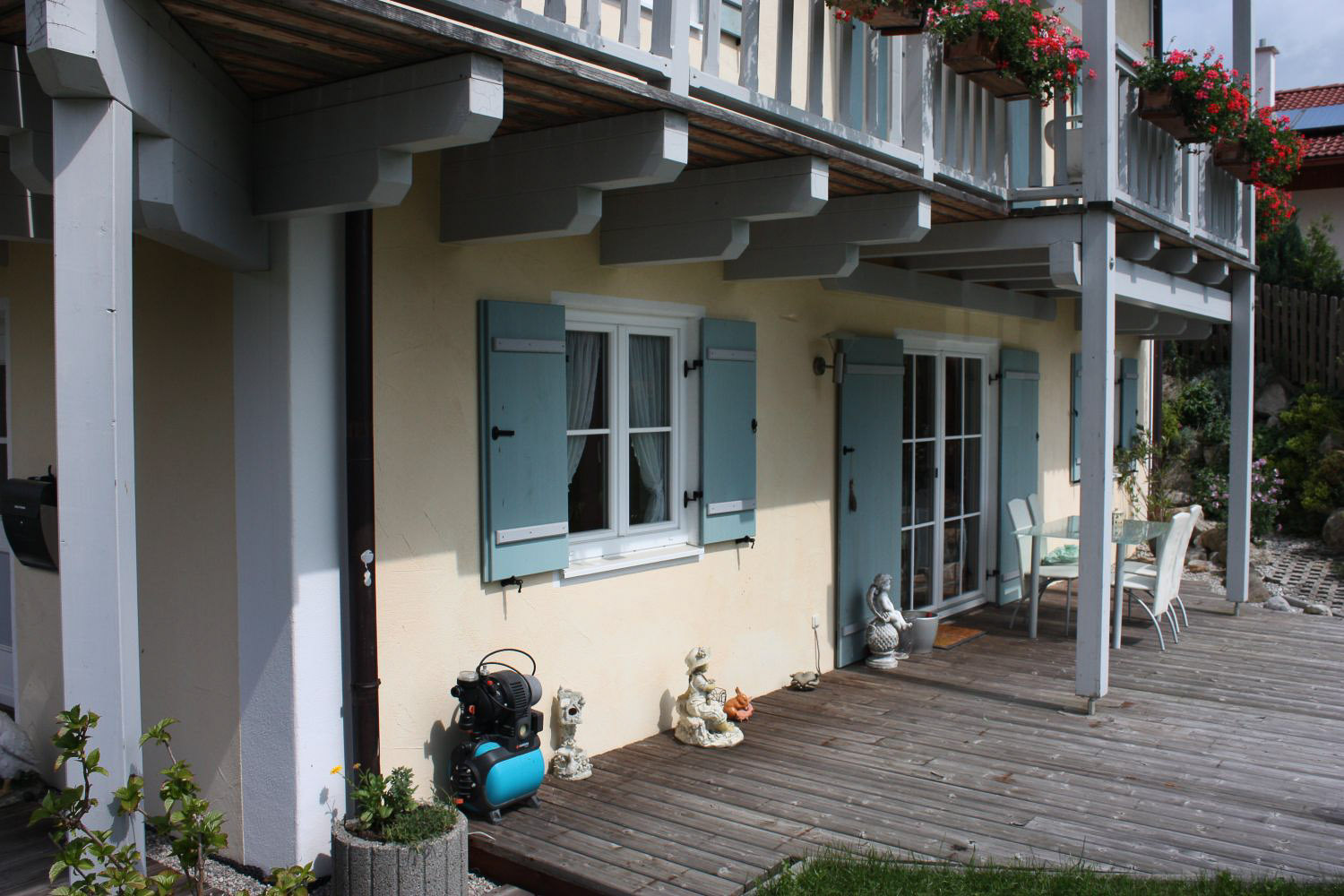 Holzterrasse - Einfamilienhaus