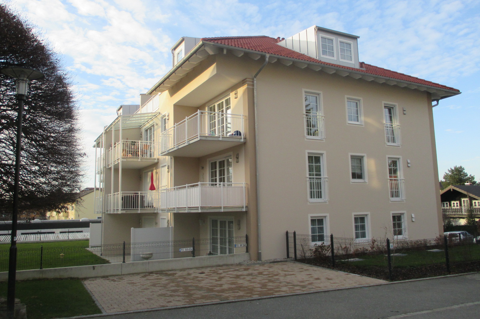MFH mit 14 Wohneinheiten und Tiefgarage