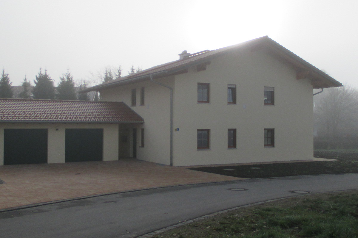 Zweifamilienhaus mit Doppelgarage
