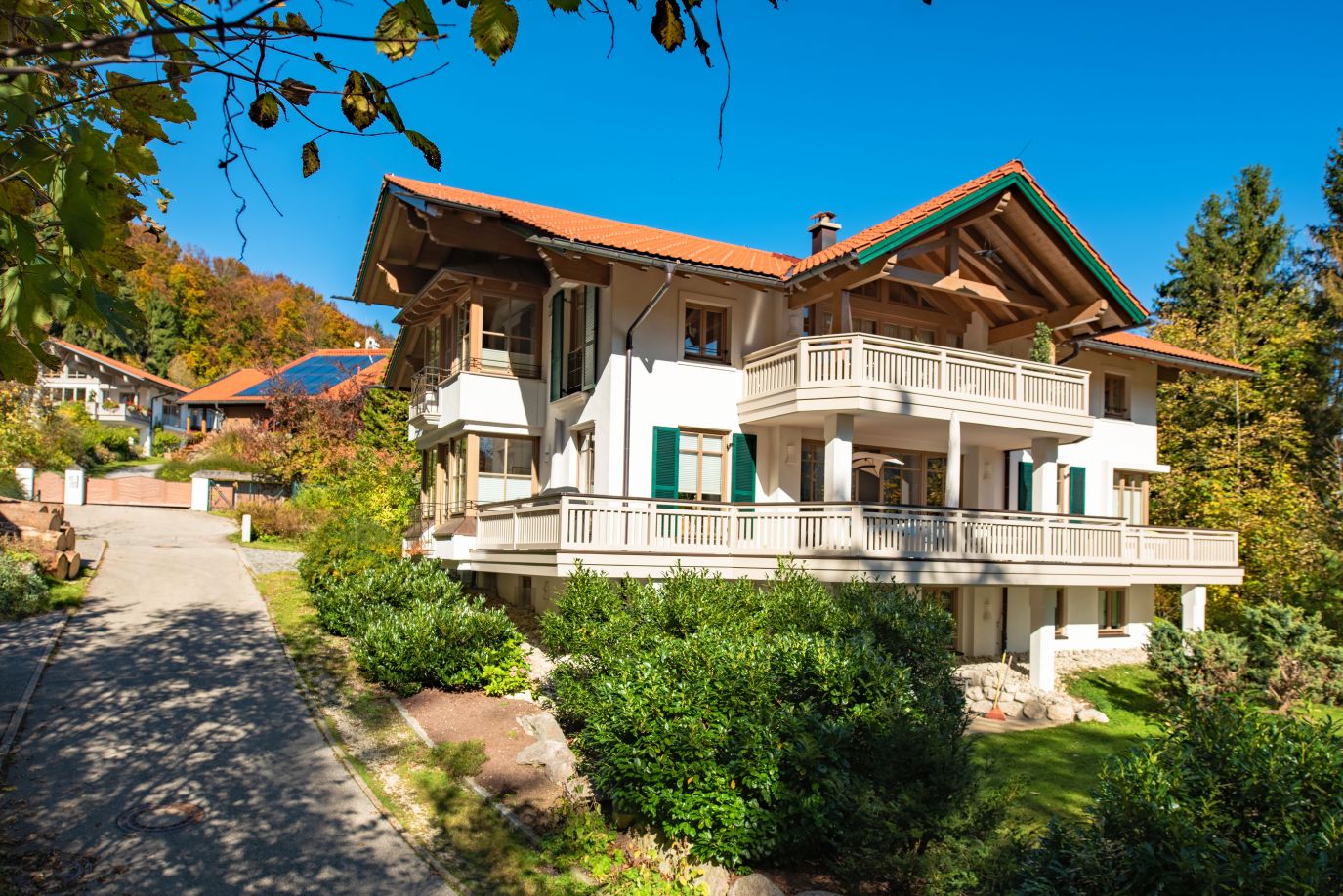 Zweifamilienhaus - Hanglage