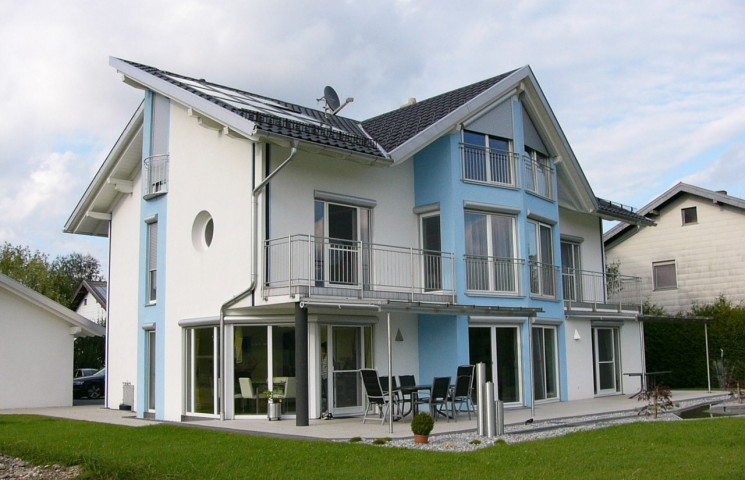 Zweifamilienhaus - Metallbalkon