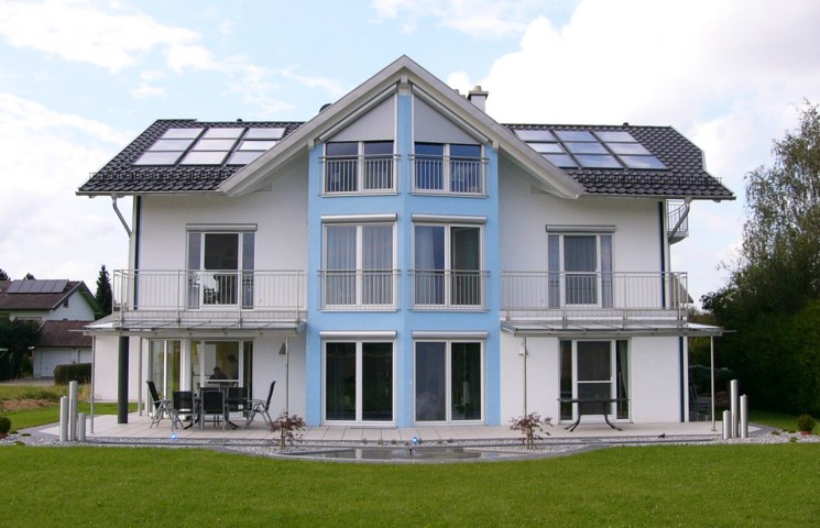 Zweifamilienhaus - Metallbalkon