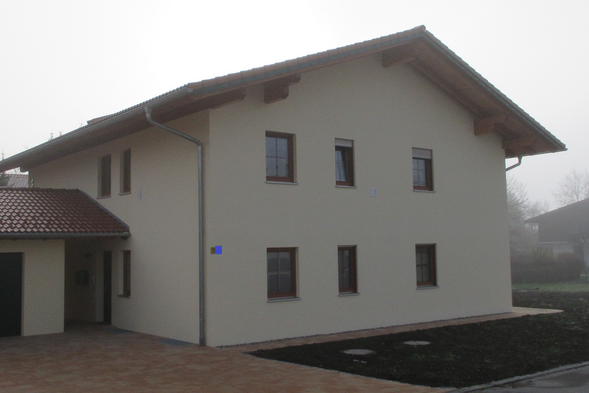 Zweifamilienhaus mit Doppelgarage