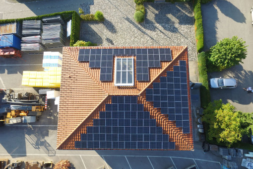 Photovoltaikanlage auf dem Bürogebäude der Fa. Posch Bau in Nußdorf